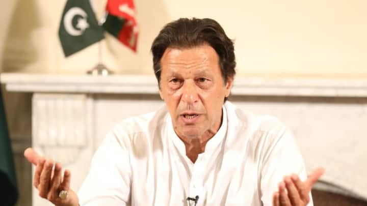 Pakistan Election Results 2024 Imran Khan PTI More Than 100 Supporters Arrested इमरान खान के समर्थकों की नहीं रुक रही गिरफ्तारी, 100 से ज्यादा लोग पहुंचे सलाखों के पीछे