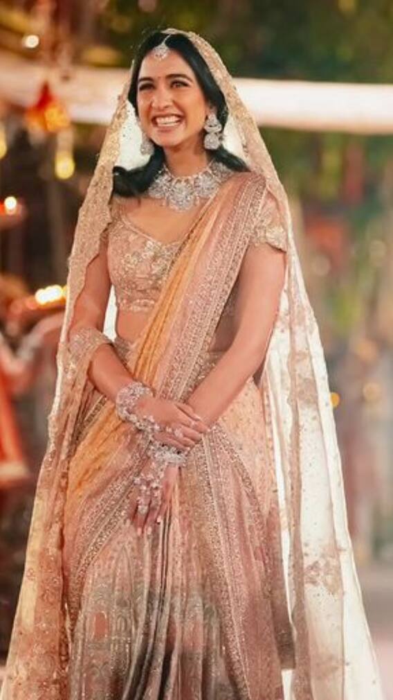 शाही अंदाज में हुआ राधिका का वेलकम, महा-आरती से सामने आईं झलकियां