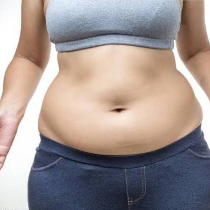 ਜਦੋਂ ਤੁਸੀਂ ਲੋੜ ਤੋਂ ਵੱਧ ਖਾਂਦੇ ਹੋ, ਤਾਂ ਤੁਹਾਡੇ ਪੇਟ ਨੂੰ ਭੋਜਨ ਨੂੰ ਹਜ਼ਮ ਕਰਨ ਲਈ ਸਖ਼ਤ ਮਿਹਨਤ ਕਰਨੀ ਪੈਂਦੀ ਹੈ, ਜਿਸ ਨਾਲ ਫੁੱਲਣ ਅਤੇ ਗੈਸ ਦਾ ਸਮੱਸਿਆ ਹੁੰਦੀ ਹੈ।