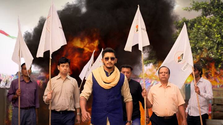 এরপর কী হবে? কোন খাতে বইবে তুলসি ও অগ্নির জীবনের স্রোত? জানতে হলে চোখ রাখতে হবে কালার্স বাংলায় প্রত্যেকদিন সন্ধ্যা সাড়ে ৬টায় 'ফেরারি মন' ধারাবাহিকে।