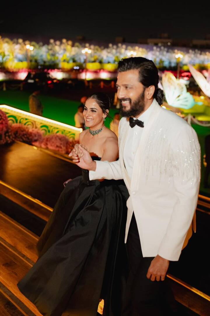 జెనిలియా, రితేష్ దేశ్ ముఖ్ కూడా అనంత అంబానీ ప్రీ వెడ్డింగ్ సెలబ్రెషన్స్లో పాల్గొన్నారు. వీరిద్దరూ కపుల్ గోల్స్ను ఎప్పుడూ రైజ్ చేస్తూ ఉంటారు.
