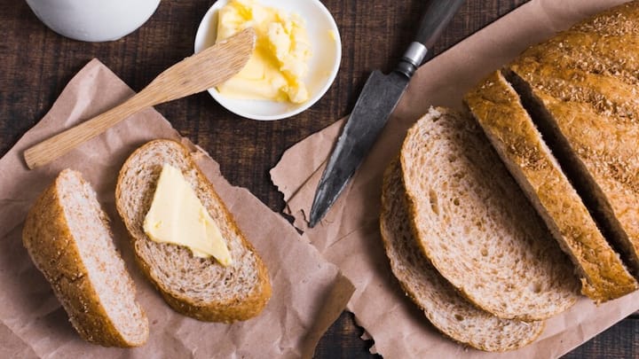 Ghee or butter which is best with bread and toast ब्रेड पर घी लगाएं या फिर मक्खन? कल सुबह का नाश्ता बनाने से पहले ये जरूर पढ़ लें