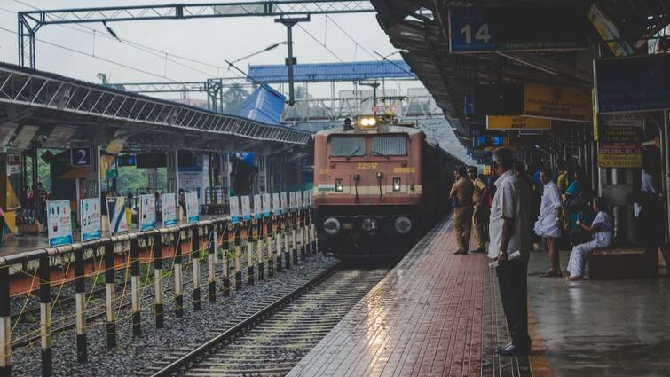 Holi Special Train 2024 run between Mumbai Banaras and Bhopal Rewa know MP stoppage ANN Holi Special Train: मुंबई-बनारस और भोपाल-रीवा के बीच चलेंगी होली स्पेशल ट्रेनें, एमपी के इन स्टेशनों पर होगा ठहराव