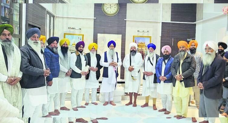 Amritsar News: Haryana's Sikhs arrived at Akal Takht Sahib to support the farmers' movement Amritsar News: ਕਿਸਾਨ ਅੰਦੋਲਨ ਦੀ ਹਮਾਇਤ ਲਈ ਅਕਾਲ ਤਖ਼ਤ ਸਾਹਿਬ ਵਿਖੇ ਪਹੁੰਚੇ ਹਰਿਆਣਾ ਦੇ ਸਿੱਖ, ਸਰਕਾਰੀ ਤਸ਼ੱਦਦ ’ਤੇ ਪ੍ਰਗਟਾਈ ਚਿੰਤਾ