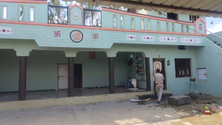 इस घटना के बाद ग्रामीणों ने आरोपी के मकान पर तोड़फोड़ की. इस दौरान लोगो ने पुलिस के गाड़ी को भी क्षतिग्रस्त कर दिया.