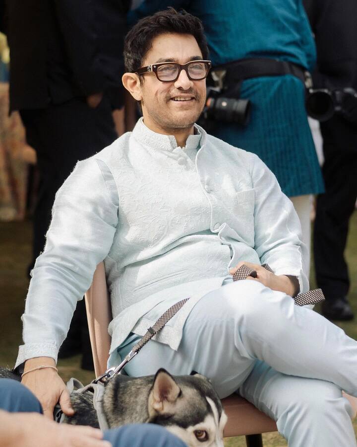 आमिर ने कहा था कि, मुझे फिल्म की स्क्रिप्ट बहुत अच्छी लगी थी और मैं जानता था कि ये बॉक्सऑफिस पर अच्छा प्रदर्शन करेगी. लेकिन जब मैंने आंखें बंद करके इसके बारे में सोचा तो मुझे सिर्फ रजनी सर ही नजर आए.