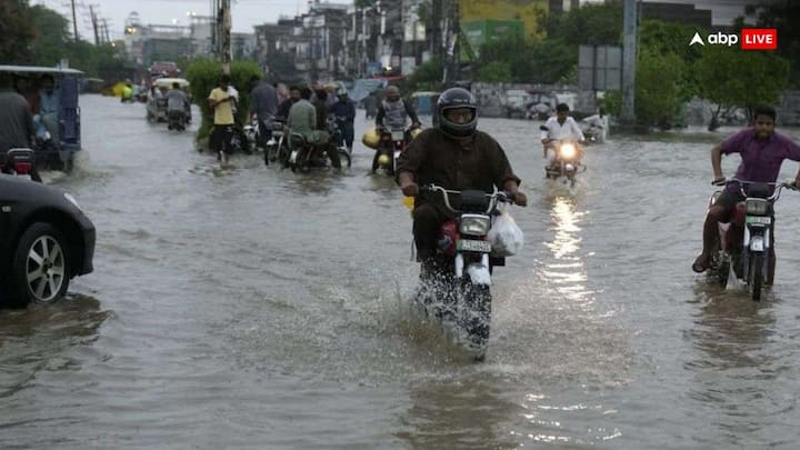 अधिकारियों ने खराब मौसम की वजह से पर्यटकों को उत्तर पाकिस्तान की ओर यात्रा न करने की सलाह दी है. पिछले सप्ताह भारी बारिश के कारण इस इलाके में कई पर्यटक फंस गए थे.