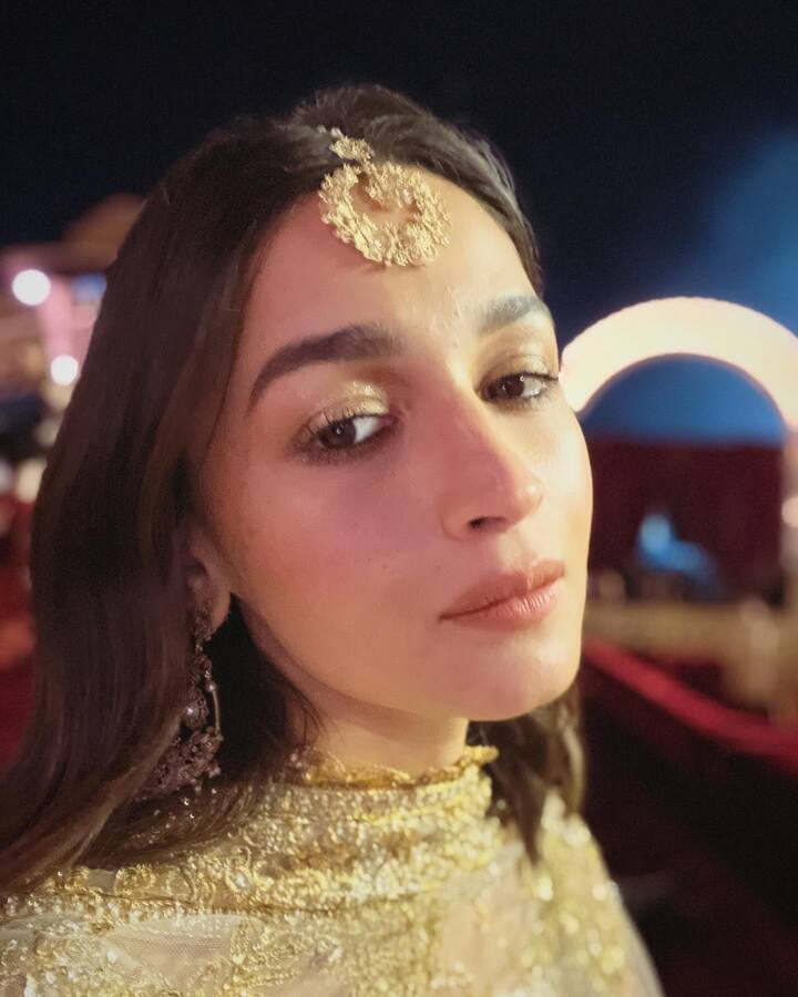 आलीया नेहमीप्रमाणेच या लूक मध्येही फार सुंदर दिसत होती. (PHOTO:aliaabhatt/IG)