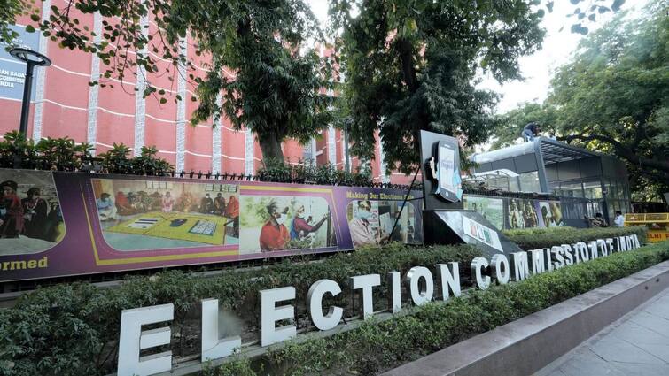 EC Team Holds Talks With Political Parties In Bengal To Review Lok Sabha Poll Prep EC Team Holds Talks With Political Parties In Bengal To Review Lok Sabha Poll Prep