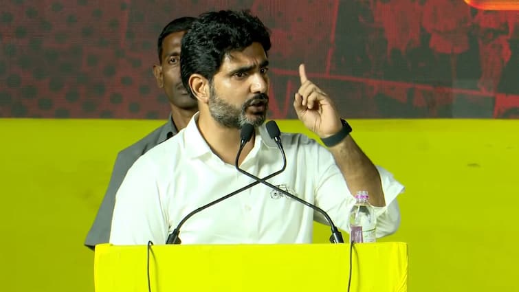 Nara Lokesh Mocked CM YS Jagan that he did PhD in obtaining loans Nara Lokesh: అప్పుల్లో పీహెచ్‌డీ చేసిన జగన్, మీ బిడ్డనంటున్నాడు జాగ్రత్త! - నారా లోకేశ్