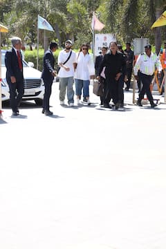 प्रेग्नेंट वाइफ Dipika का  खूब ख्याल रखते नजर आए पति रणवीर सिंह, ढीले-ढाले कपड़ों में बेबी बंप छिपाती दिखीं एक्ट्रेस