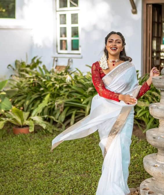 1991 में जन्मी अमला पॉल ने अपने अभिनय करियर की शुरुआत मलयालम फिल्म 'नीलाथमारा' (2009) से की थी. अमला पॉल ने 2023 में अजय देवगन की फिल्म 'भोला' से बॉलीवुड में डेब्यू किया था. इस फिल्म में उन्होंने कैमियो किया था.