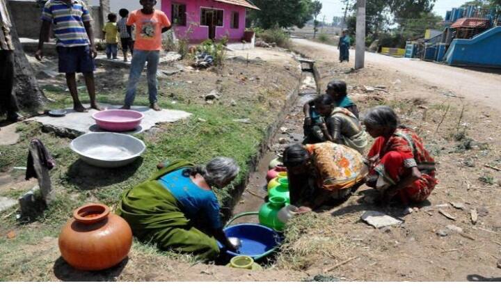 Bengaluru Water Crisis Deepens as Drought hits Karnataka private water tankers to be taken over கர்நாடகாவில் வறட்சி! தண்ணீர் பற்றாக்குறையால் நிலைகுலைந்த பெங்களூரு - காங்கிரஸ் அரசு எடுத்த முடிவு!