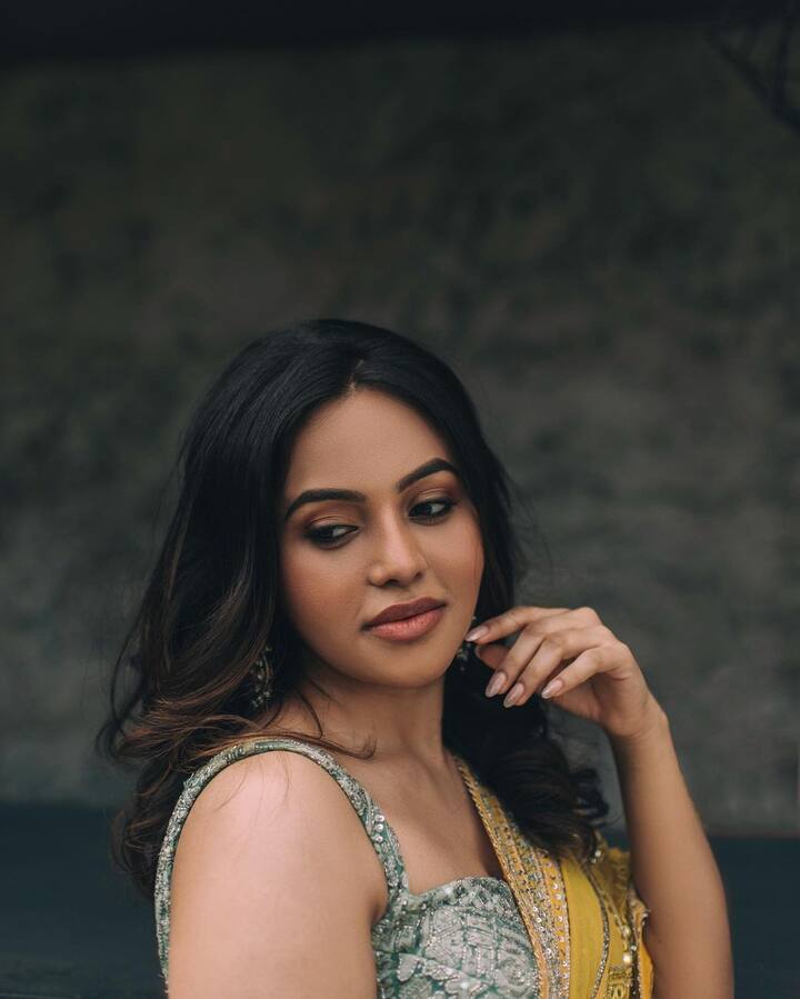 இது என்ன மாயம், சில சமயங்களில் ஆகிய படங்களில் துணை இயக்குநராக பணியாற்றியுள்ளார்.