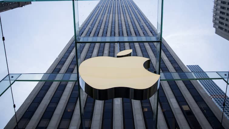 Apple Antitrust Lawsuit iPhone Sued Consumers US After US Antitrust Lawsuit, Apple Faces Flurry Of Lawsuits From Consumers