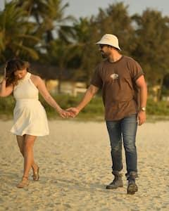 Rubina-Abhinav Photos: बीच पर पति अभिनव संग रोमांटिक हुईं रुबीना दिलैक...व्हाइट शॉर्ट ड्रेस में बेहद क्यूट दिखीं एक्ट्रेस, तस्वीरें वायरल