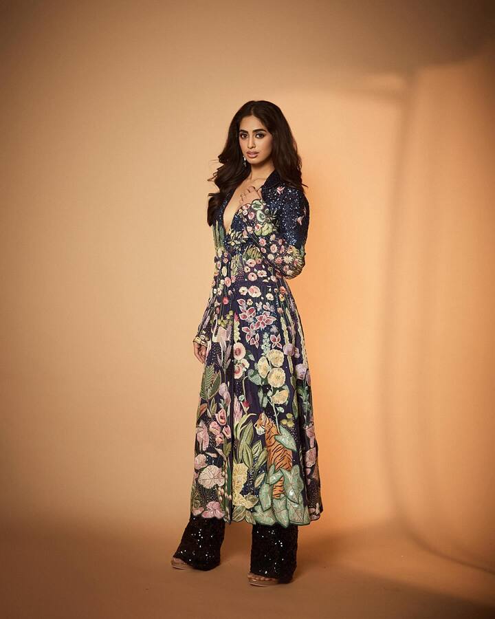 ती अनेकदा तिचे सुंदर फोटो आणि डान्स व्हिडिओ तिच्या सोशल मीडिया अकाउंटवर शेअर करत असते. (photo:/sinishettyy/ig)