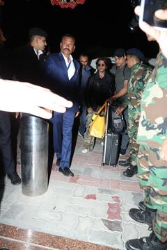 Shah Rukh Khan Family Pics: फैमिली के साथ मुंबई वापस आए शाहरुख खान, आर्यन और अबराम का दिखा स्वैग