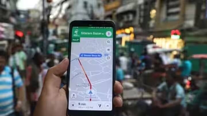 વાસ્તવમાં બે જર્મન પ્રવાસીઓ ફિલિપ માયર અને માર્સેલ શિયોન ઓસ્ટ્રેલિયા પહોંચ્યા હતા. અહીં બંનેએ એક જગ્યાએથી બીજા શહેરમાં જવા માટે ગૂગલ મેપનો ઉપયોગ કર્યો હતો. થોડે દૂર ગયા બાદ તેમની કાર જંગલમાં કાદવમાં ફસાઈ ગઈ હતી.