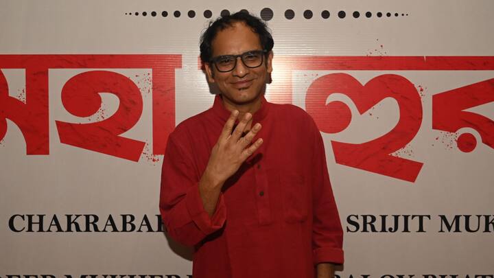 এখানে একসঙ্গে কাজ করতে দেখা যাবে মিঠুন চক্রবর্তী ও ঋত্বিক চক্রবর্তী (Mithun Chakraborty and Ritwick Chakraborty)-কে। এছাড়াও এই ছবিতে থাকছেন শুভশ্রী গঙ্গোপাধ্যায় (Subhasree Ganguly), অনুসূয়া মজুমদার (Anashua Majumdar) ও সোহিনী সেনগুপ্ত (Sohini Sengupta)।