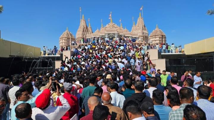 The mandir welcomed a staggering 65,000 visitors out of which 40,000 people visited the temple in the morning and the rest during the evening.