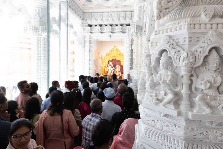 கோயில் வளாகத்திற்குள் ட்ரோன்கள் கண்டிப்பாக அனுமதி இல்லை. கோவில் வளாகத்திற்குள் நுழைய குழந்தைகளுடன் பெரியவர்கள் இருக்க வேண்டும்.பர்ஸ்கள் மற்றும் தனிப்பட்ட பைகள் வளாகத்திற்குள் அனுமதிக்கப்படுகின்றன. இருப்பினும், கோவில் வளாகத்திற்குள் முதுகுப்பைகள் அனுமதி இல்லை.