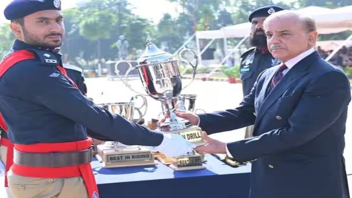 वहीं पाकिस्तान में उनकी 10.82 करोड़ रुपये की संपत्ति है. उन्होंने एग्रीकल्चर, लग्जरी कारों, बैंक होल्डिंग आदि कई जगहों पर निवेश कर रखा है.