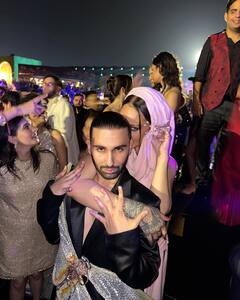 ओरी के ईयररिंग्स पर अटका रिहाना का दिल...तो कभी शाहरुख खान के साथ सिंगर ने दिए पोज, अनंत-राधिका के प्री वेडिंग की अनदेखी तस्वीरें वायरल