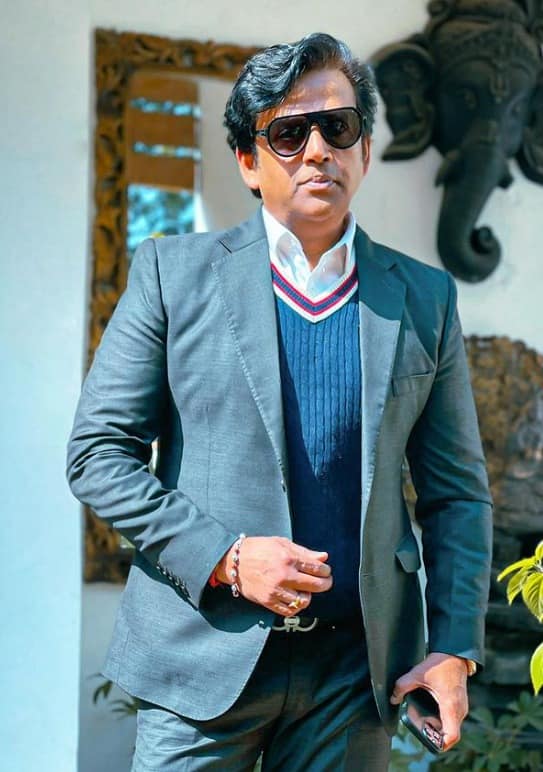 फिल्मों के साथ-साथ रवि किशन ने राजीनीति में भी अपना जलवा कायम रखा है. साल 2019 में उन्होंने भाजपा के टिकट से चुनाव लड़ा था और फिर से सांसद चुने गए.