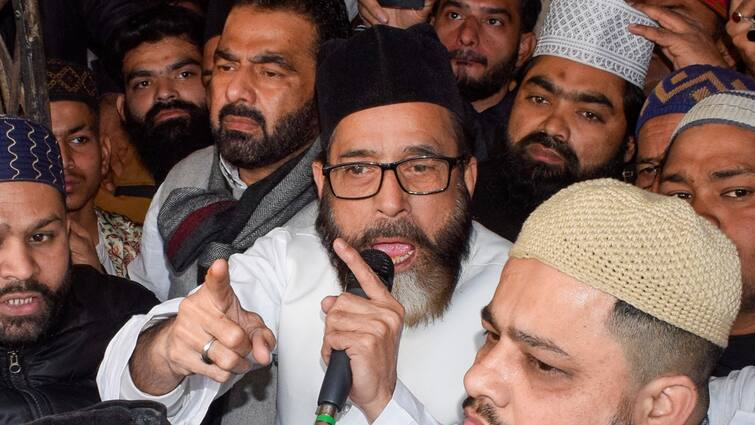 UP Court Acknowledges Maulana Tauqeer Raza As Mastermind Of 2010 Bareilly Riots Summons Him To Appear On March 11 UP Court Calls Maulana Tauqeer Raza 'Mastermind' Of 2010 Bareilly Riots, Asks Him To Appear On March 11