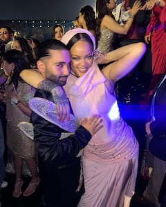 ओरी के ईयररिंग्स पर अटका रिहाना का दिल...तो कभी शाहरुख खान के साथ सिंगर ने दिए पोज, अनंत-राधिका के प्री वेडिंग की अनदेखी तस्वीरें वायरल