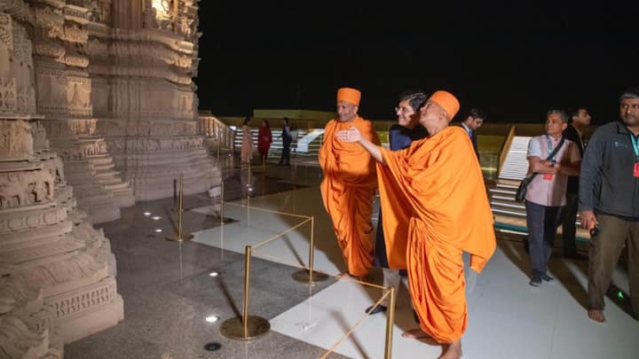 Piyush Goyal was also seen admiring the architecture of the grand temple. Earlier a visitor from Mexico while appreciating the temple's architecture stated that its