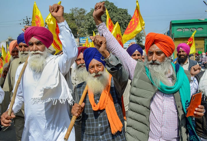 किसान और कृषि मजदूर बुढ़ापे में आर्थिक रूप से सुरक्षित रह सकें, इसके लिए पेंशन की मांग है. इनके अलावा किसानों की अन्य भी मांगे हैं.