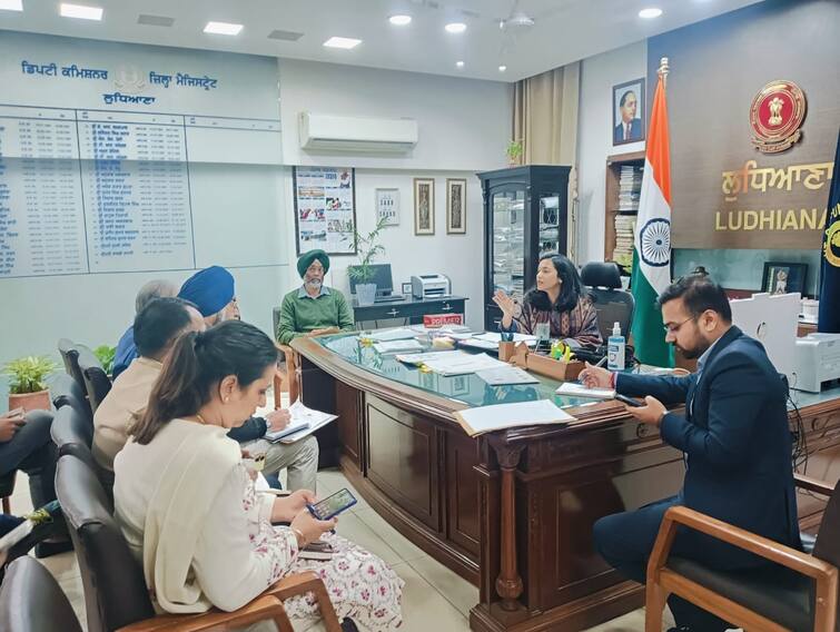 Ludhiana ready for Lok Sabha elections DC reviewed the election preparations Ludhiana News: ਲੋਕ ਸਭਾ ਚੋਣਾਂ ਲਈ ਤਿਆਰ ਲੁਧਿਆਣਾ ! ਡੀਸੀ ਨੇ ਚੋਣ ਤਿਆਰੀਆਂ ਦਾ ਲਿਆ ਜਾਇਜ਼ਾ