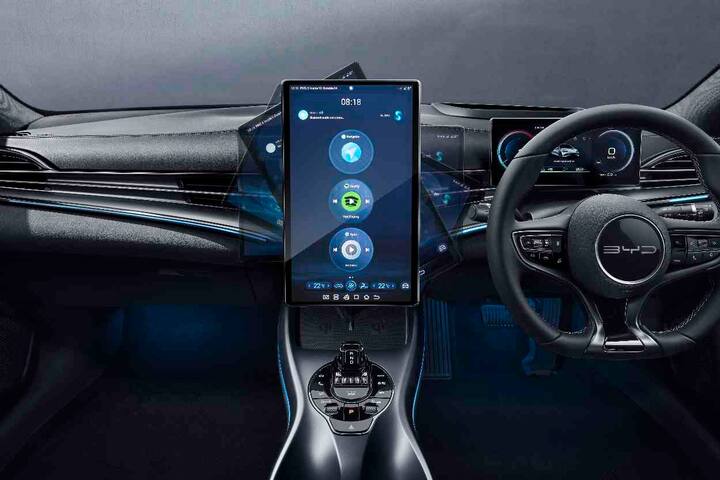 बैटरी पैक की बात करें तो BYD सील 61.4/82.56 बैटरी पैक के साथ आएगी, जिसमें प्रीमियम वेरिएंट 650 किमी, परफॉर्मेंस वेरिएंट 580 किमी और डायनामिक वेरिएंट से 510 किमी तक की रेंज का दावा किया गया है. सील या तो ऑल व्हील ड्राइव फॉर्म या 530bhp तक की पावर के साथ सिंगल मोटर रियर ड्राइव लेआउट के साथ आती है.