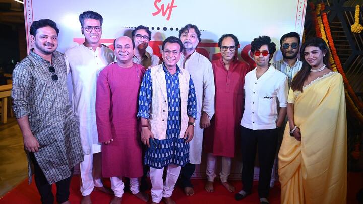 একদিকে 'দশম অবতার'-এর সাফল্য, অন্যদিকে 'দুর্গরহস্য' নিয়ে চর্চা... এই দুয়ের পরে ফের এসভিএফের সঙ্গে কাজ করছেন সৃজিত মুখোপাধ্যায় (Srijit Mukherji)। তাঁর নতুন ছবির নাম, 'সত্যি বলে সত্যি কিছু নেই'।