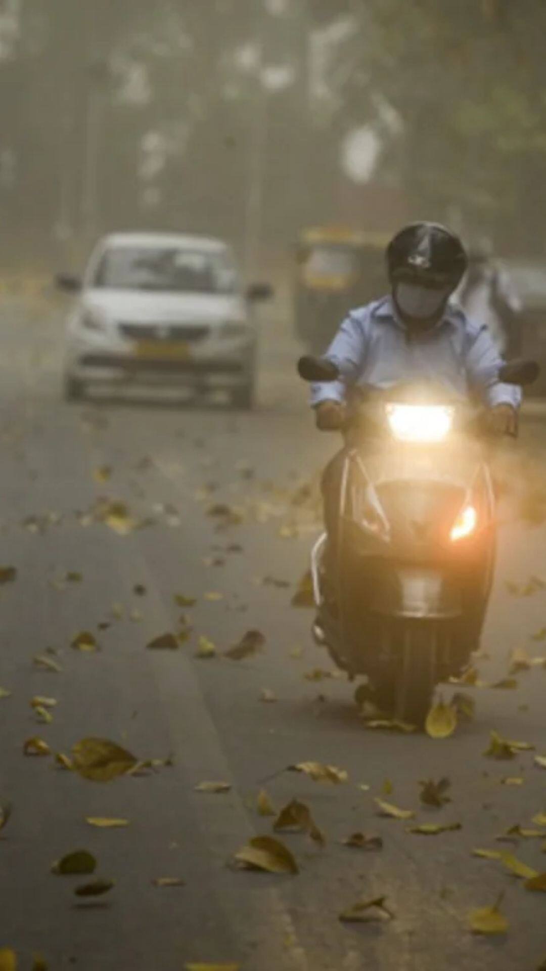 आज दिल्ली के मौसम की बात करें तो