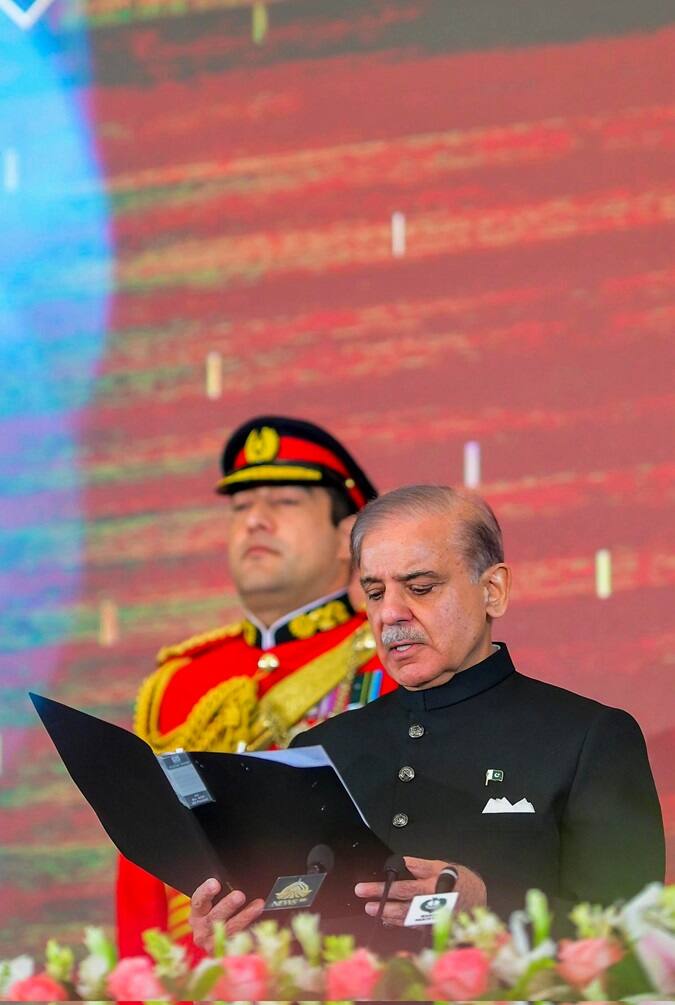 शहबाज शरीफ का नाम पाकिस्तान के सबसे अमीर राजनेताओं में से एक है. उनकी संपत्ति पाकिस्तान ही नहीं बल्कि विदेशों में भी है.