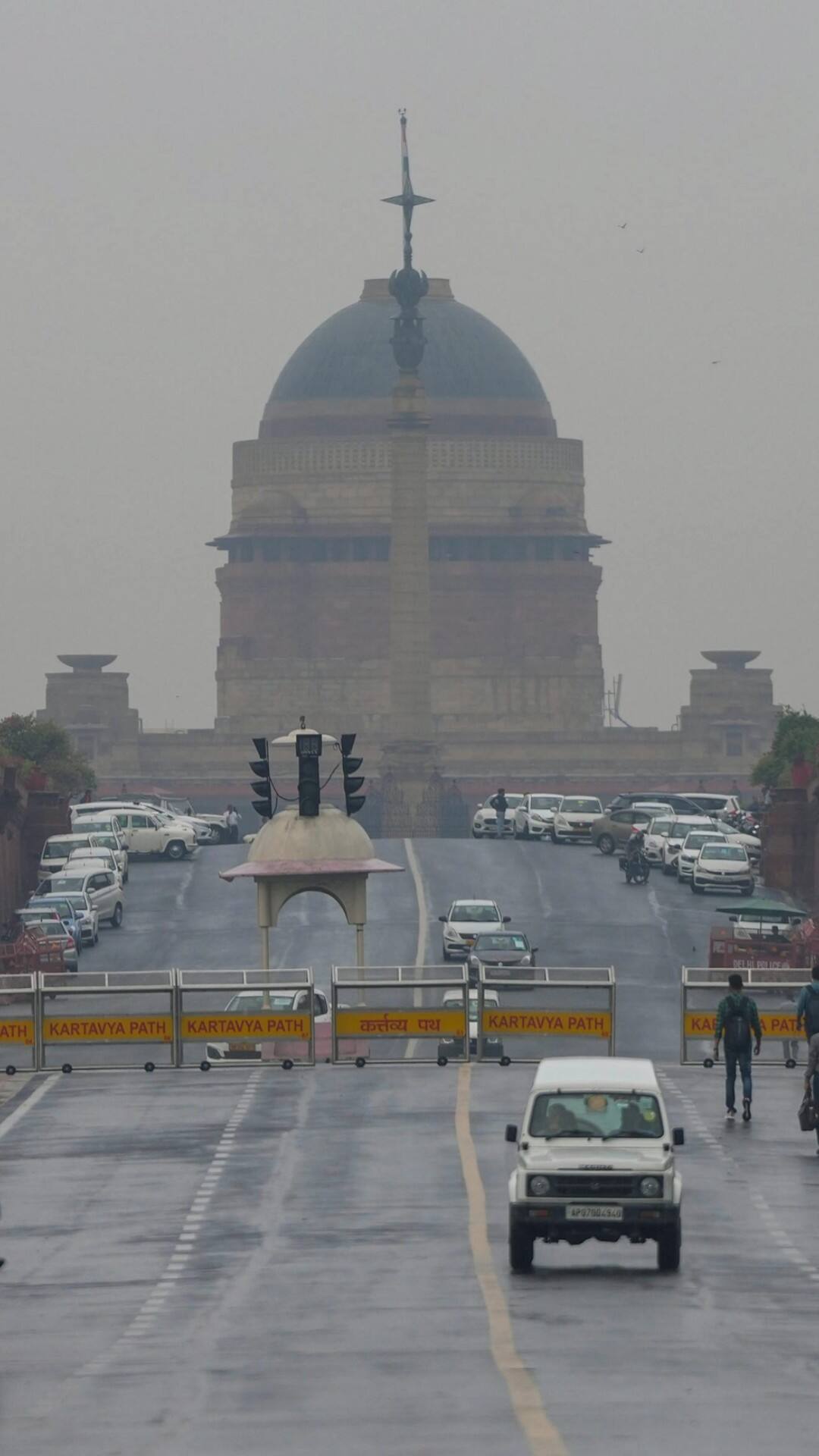 दिल्ली में हुई हल्की बारिश की वजह से