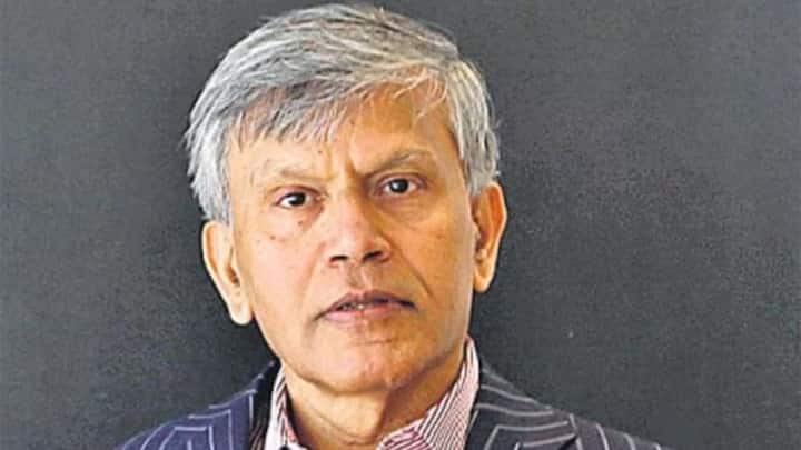 দেশের জার্সিতে ৩৩ ম্য়াচে ১১৪ উইকেট নিয়েছিলেন দিলীপ দোশী। তবে ক্রিকেট ছাড়ার পর পারিবারিক ব্য়বসায় নাম লেখান দিলীপ।