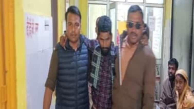 Ayodhya property dealer Vishal Yadav murder case accused arrested after Encounter ANN Ayodhya Encounter: अयोध्या प्रॉपर्टी डीलर हत्याकांड का आरोपी मुठभेड़ के बाद गिरफ्तार, पैर में लगी गोली