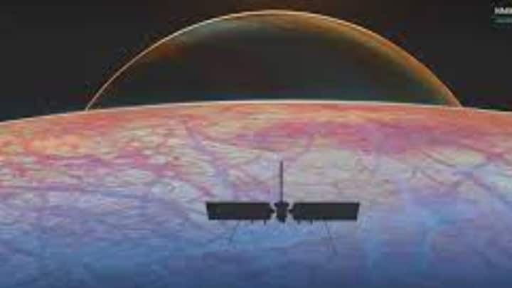 আমেরিকার মহাকাশ গবেষণা সংস্থা NASA-র Juno অভিযান থেকে এই তথ্য মিলেছে। ২০২২ সালে ইউরোপার গা ঘেঁষা অবস্থান থেকে তথ্য সংগ্রহ করে NASA-র মহাকাশযান। ছবি: NASA.