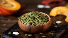 हाई बीपी की समस्या को झट से दूर कर देते हैं कद्दू के बीज, बस जान लीजिए इन्हें खाने का सही तरीका