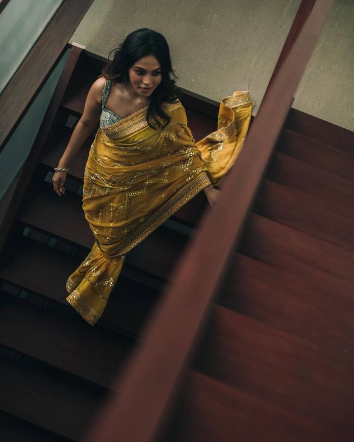 இதுபோக ஒரு வெப் தொடரிலும், சுயாதீன இசை வீடியோவிலும் பங்காற்றியுள்ளார்.