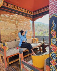 Malavika Mohanan Photos : பூட்டான் நாட்டில் சுற்றி வரும் மாளவிகா மோகனன்!