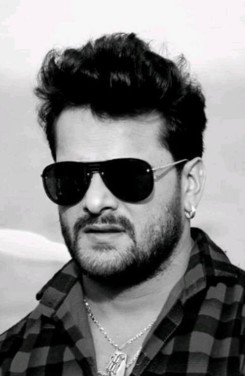 वहीं खेसारी लाल यादव का असली नाम शत्रुघ्न कुमार यादव है.