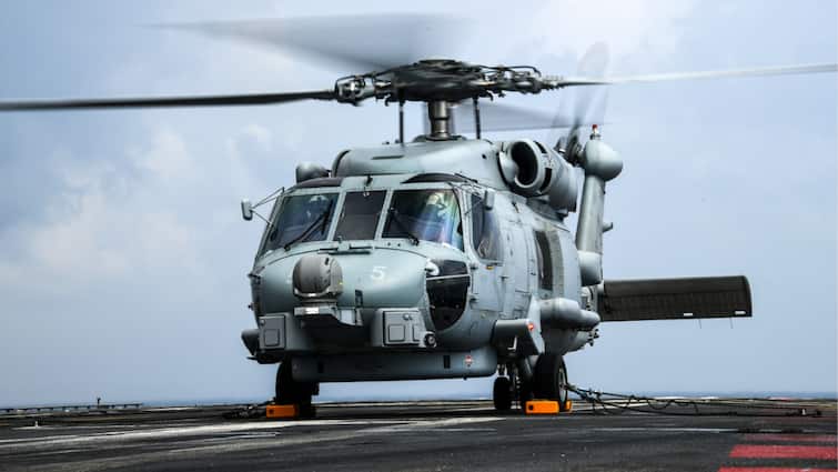 Indian Navy to commission MH 60R Sea hawk MH 60R anti submarine Helicopter multi role formal commission in indian navy defence ministry marathi news Indian Navy : नौदलात दाखल होणार 'रोमियो'! भारताची समुद्री ताकद आणखी वाढणार