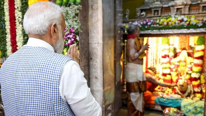 PM Narendra Modi Prays in Sri Ujjaini Mahakali Devasthanam Secunderabad  Telangana Amid 2024 Lok Sabha Election | PM Modi in Telangana: माथे पर  तिलक, मन में आस्था का भाव लिए...उज्जयिनी महाकाली मंदिर