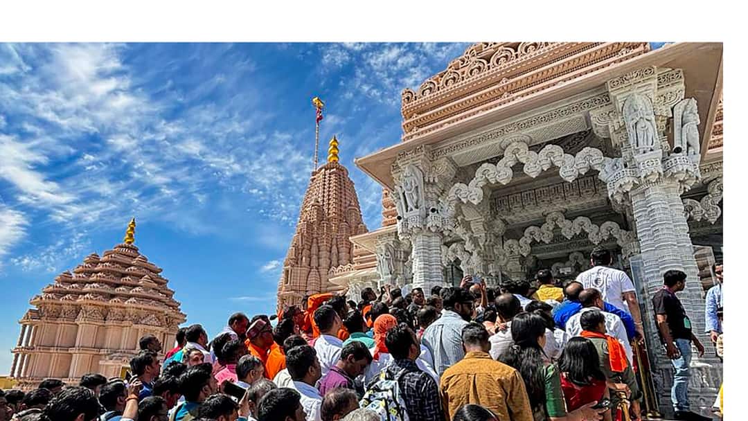 UAE Hindu Temple : दुबईत साकारलं हिंदू मंदिर; भक्तांची पहिल्याच रविवारी रेकॉर्डब्रेक गर्दी UAE Hindu Temple 65000 pilgrims on its first Sunday open to the public UAE Hindu Temple : दुबईत साकारलं हिंदू मंदिर; भक्तांची पहिल्याच रविवारी रेकॉर्डब्रेक गर्दी