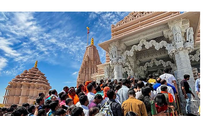 UAE Hindu Temple  65000 pilgrims on its first Sunday open to the public UAE Hindu Temple :  दुबईत साकारलं हिंदू मंदिर; भक्तांची पहिल्याच रविवारी  रेकॉर्डब्रेक गर्दी